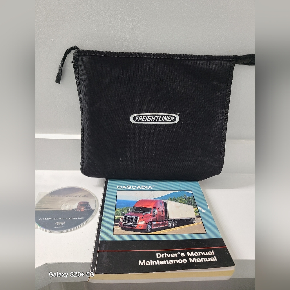 Freightliner Cascadia Drivers Maintenance Manual/STI-478-4 2007-11 w/Disc & Bag